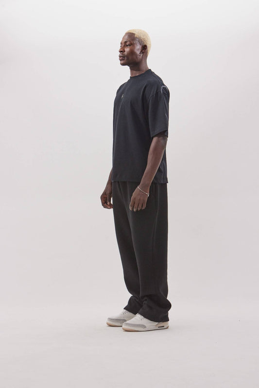 calça de moletom preta / camiseta oversized preta / black pants / black men's tee shirt