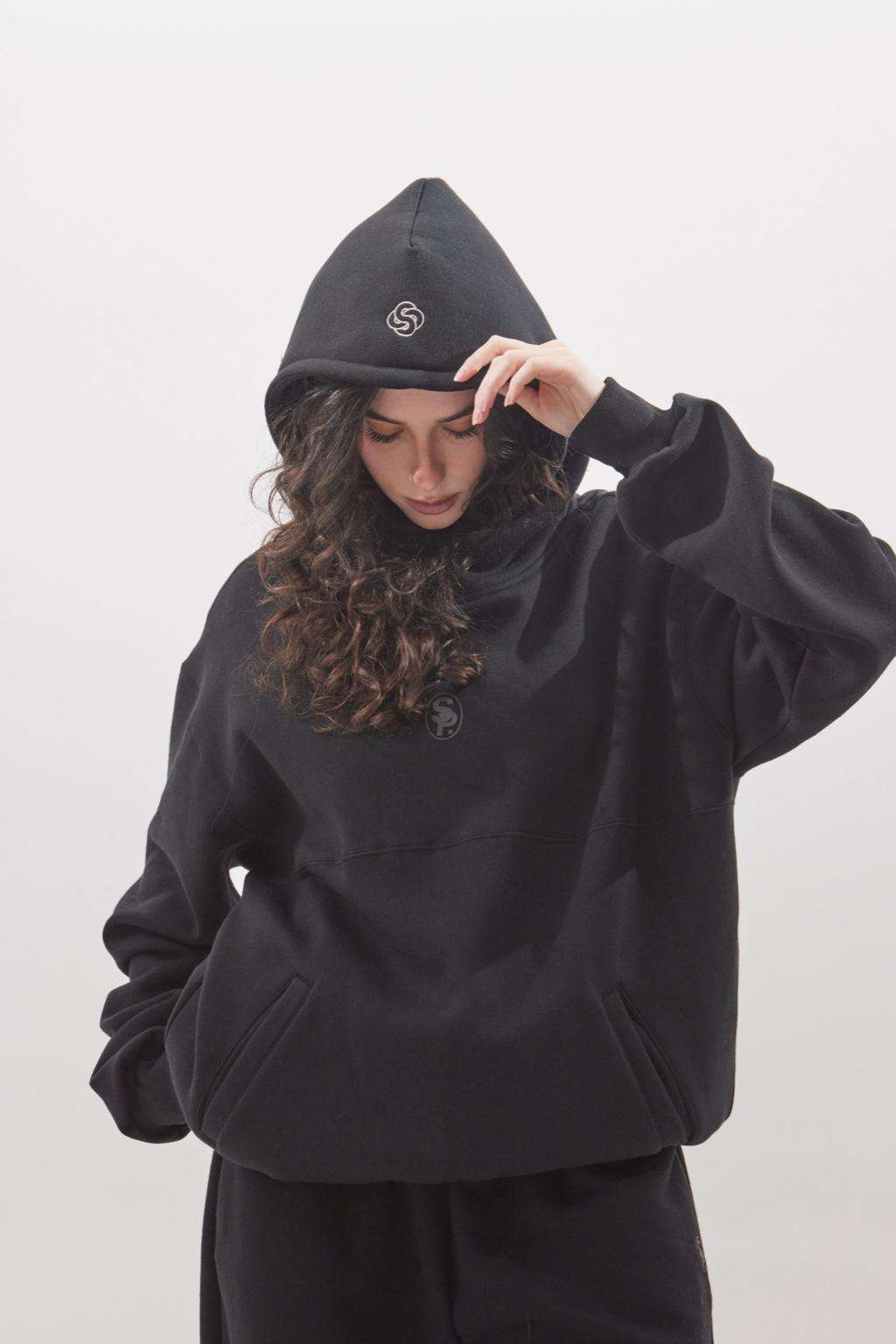 black pants / black hoodie / calça de moletom preta / blusa de moletom preto