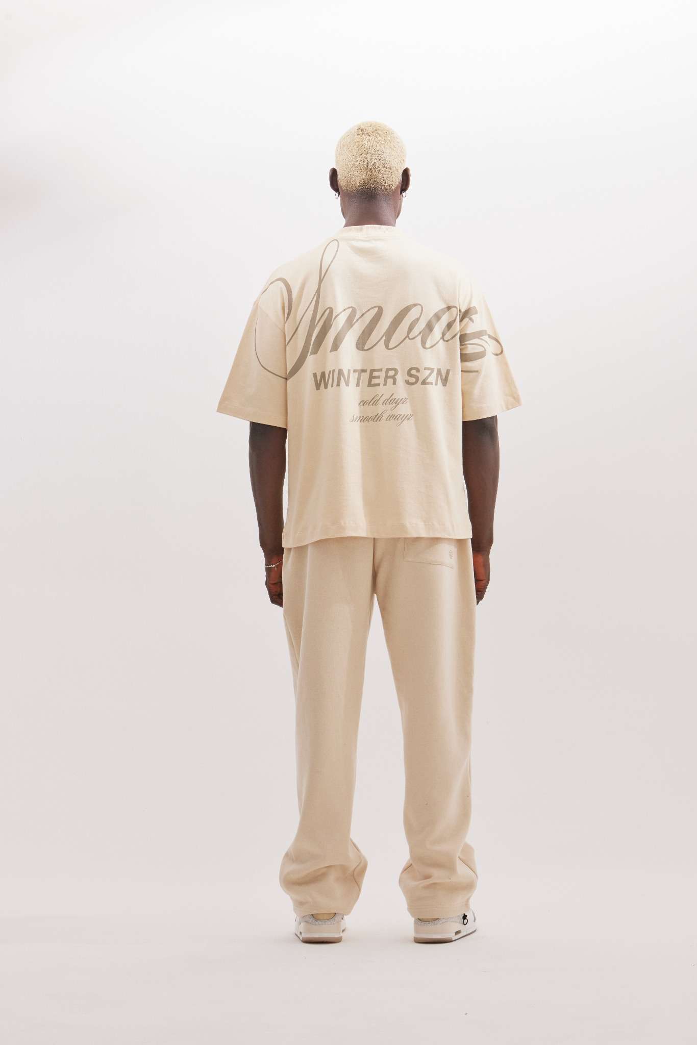 calça de moletom bege / camiseta oversized bege / off white pants / off white men's tee shirt