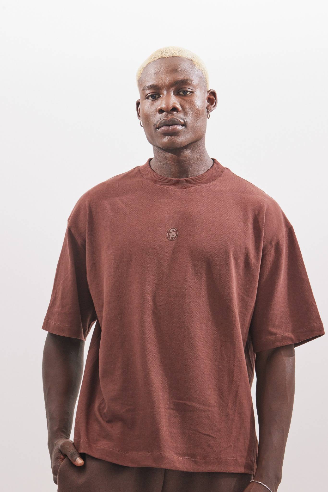 calça de moletom marrom / camiseta oversized marrom / brown pants / marrom men's tee shirt