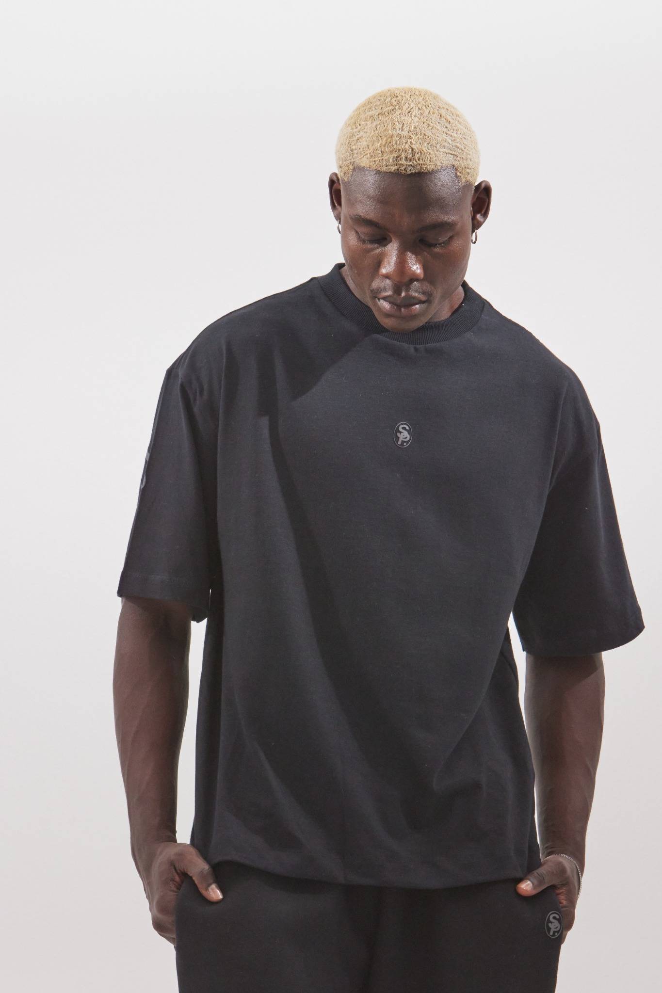 calça de moletom preta / camiseta oversized preta / black pants / black women's tee shirt
