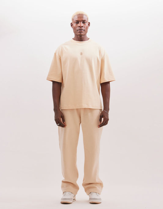 camiseta bege oversized e boxy / calça de moletom bege / off white sweatpants / off white oversized boxy tee