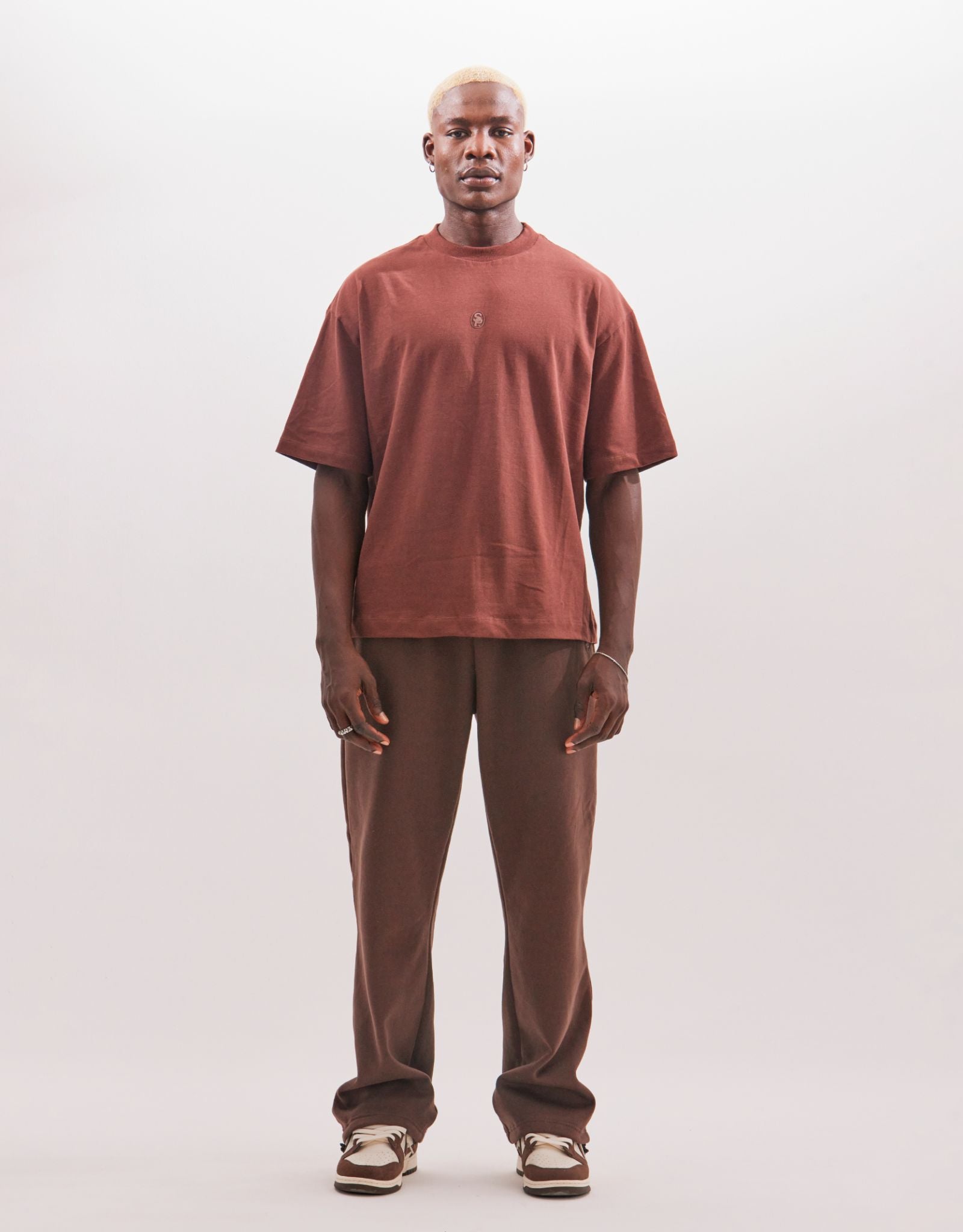 camiseta marrom oversized e boxy / calça de moletom marrom / brown sweatpants / brown oversized boxy tee