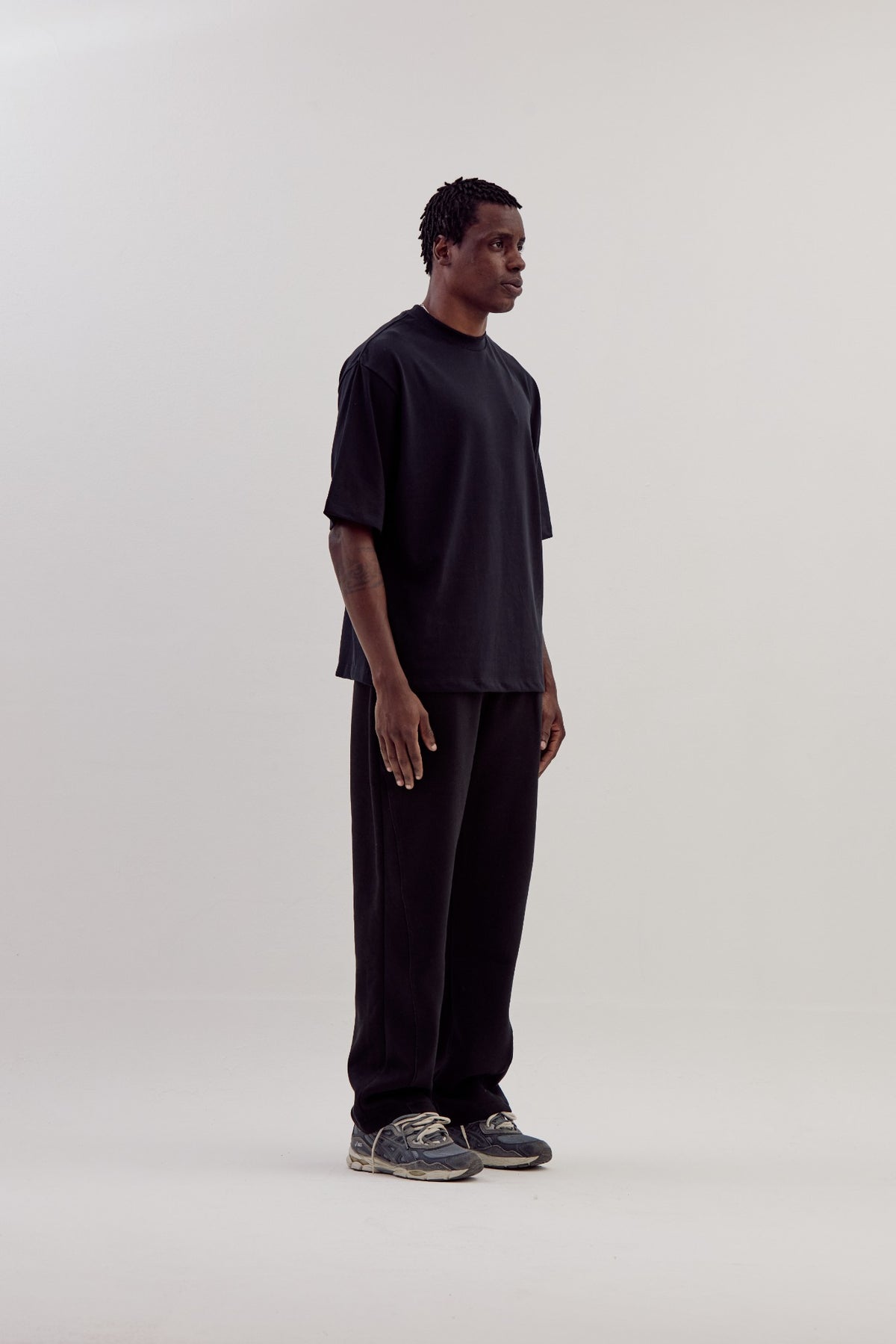 Camiseta Over Basics - Preto