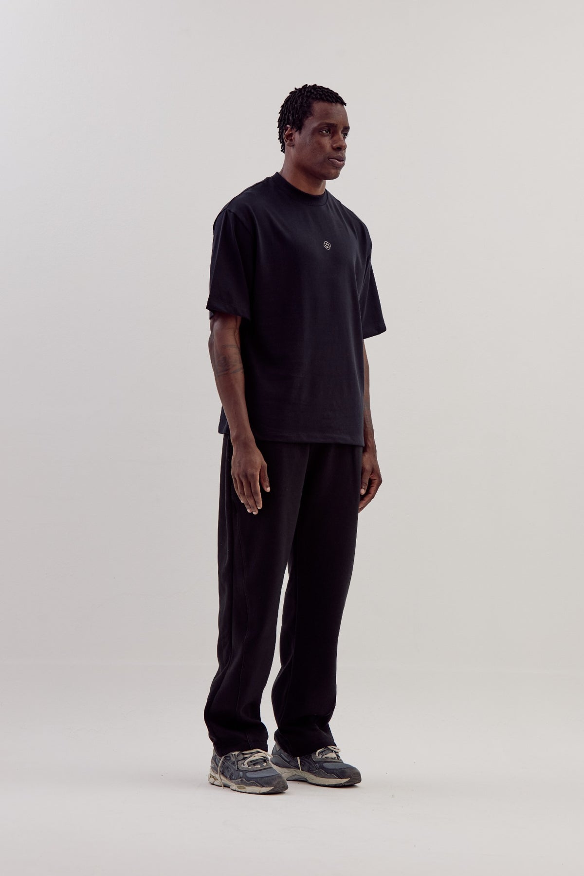 Camiseta Boxy Over Caminhos - Preto